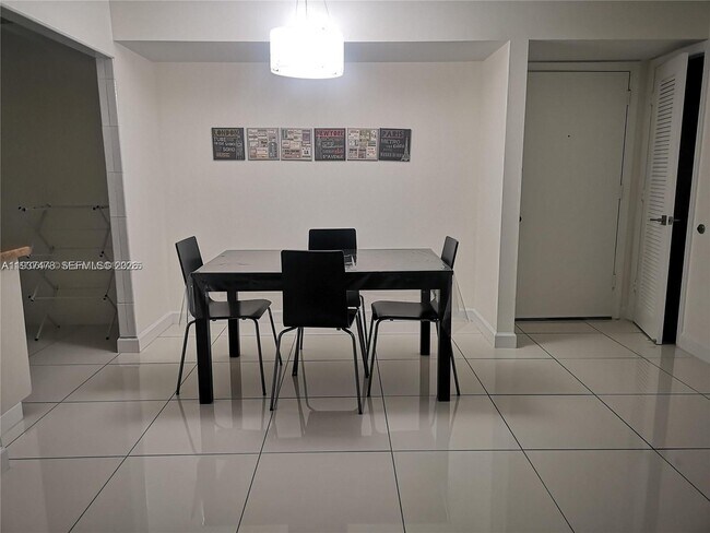 Building Photo - 959 SE 2nd Ave