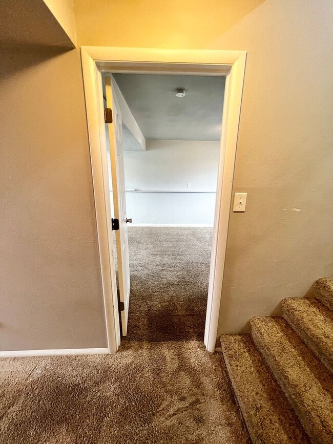 Building Photo - New on the Market! Charming 3-Bed, 1.5-Bat...
