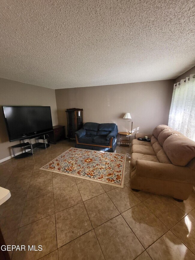 Building Photo - 6700 Escondido Dr