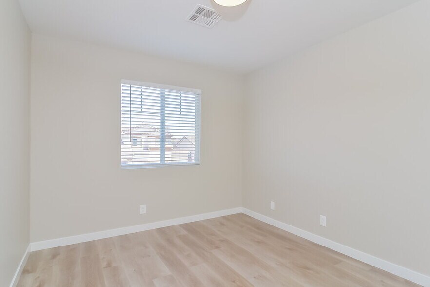 Building Photo - 674 Pacific Cascades Dr