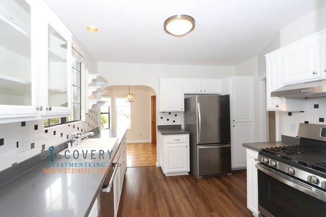 Building Photo - Oakmore Tudor with Large Backyard and Deck