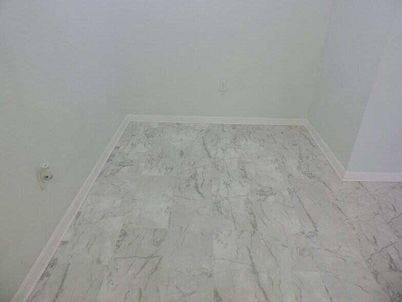 Building Photo - 11032 Legacy Dr