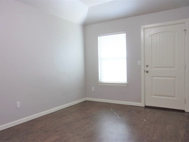Building Photo - 2 BED 1 BATH 1 CAR GARAGE TOWNHOUSE-DEL CITY
