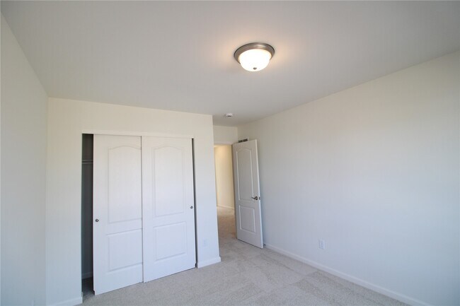 Building Photo - 37 Wingtip Ct