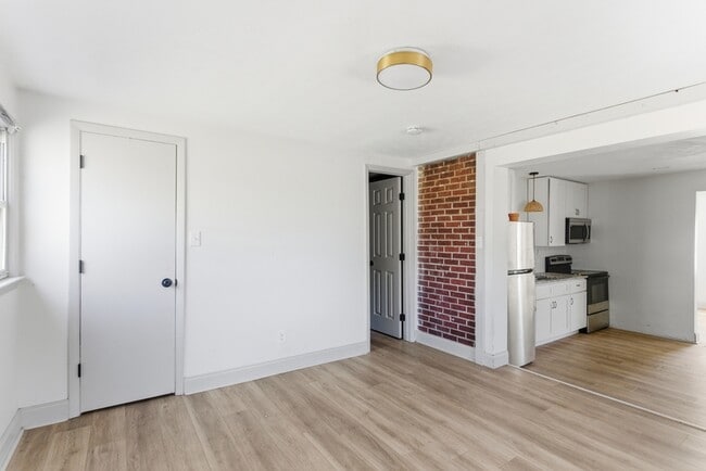 Building Photo - 3227 Avondale Ave