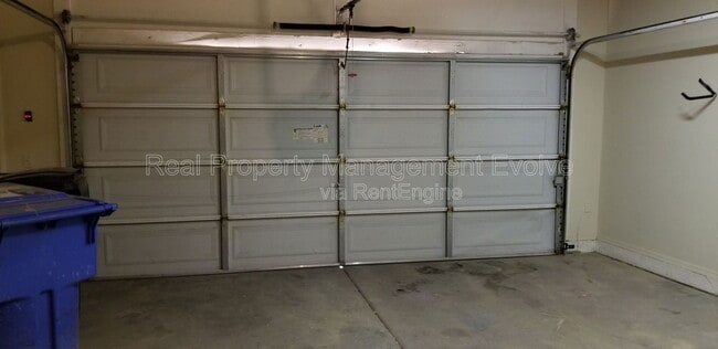 Building Photo - 7006 S 40th Ave