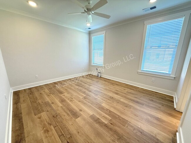Building Photo - 4BD/4.5BA IN THE RESERVE PHASE II