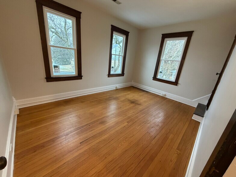 Building Photo - 2320 Rock Spring Rd