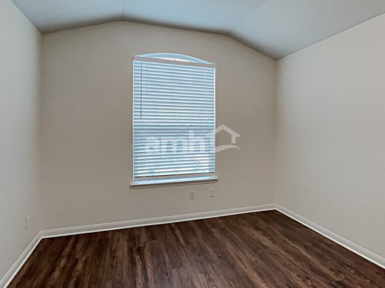 Building Photo - 1038 Lauren St