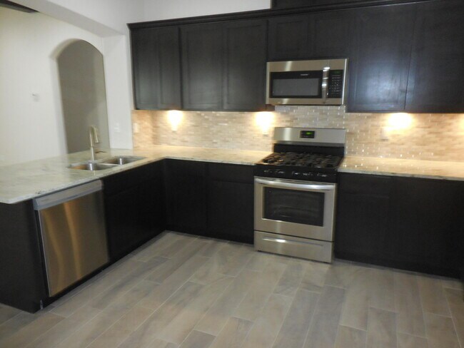 Building Photo - 213 Epsom Dr