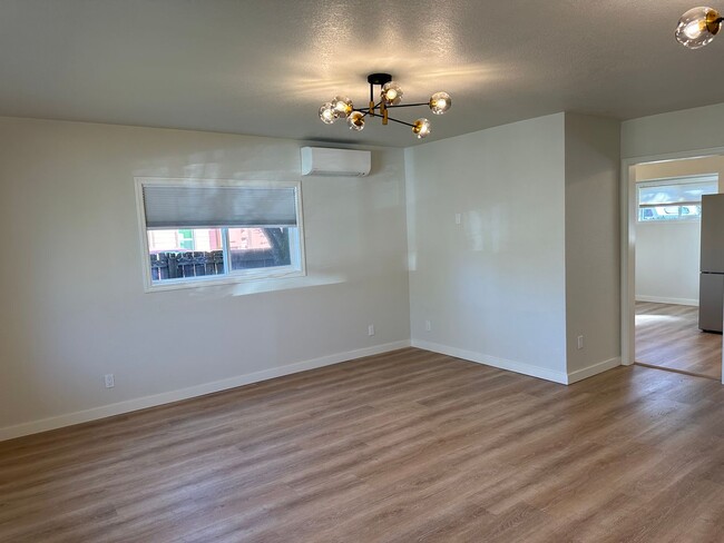 Building Photo - Beautiful high end 1 bedroom duplex with office!