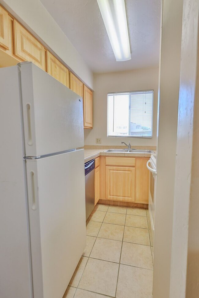 Building Photo - 1 Bed / 1 Bath Condo - Short or Long Term ...