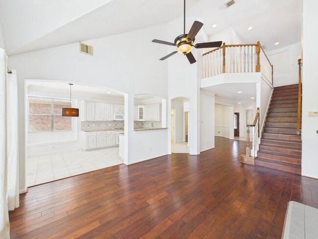 Building Photo - 5407 Lake Pl Dr