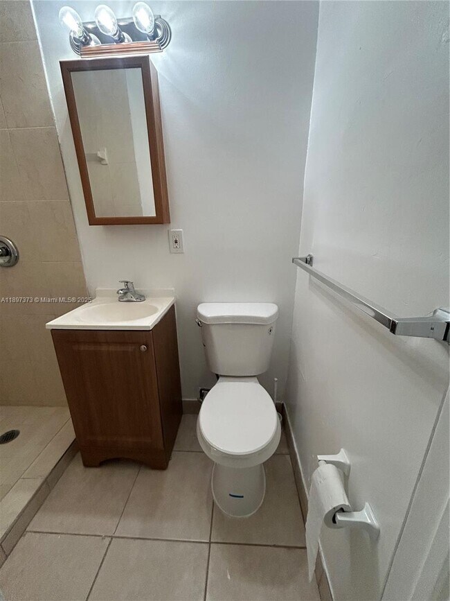 Building Photo - 2611 SW 62nd Ave