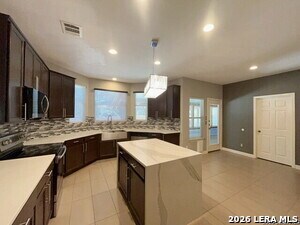 Building Photo - 8708 Laurel Canyon Dr