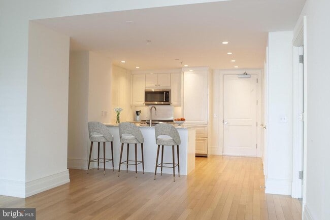 Building Photo - 130 S 18th St