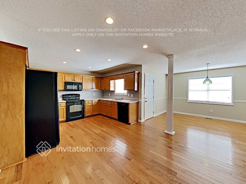 Building Photo - 25 Hedgerow Ct SE