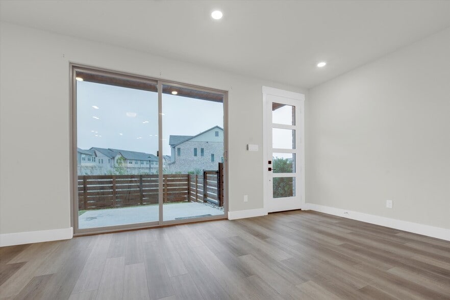 Building Photo - 2610 La Cala Dr