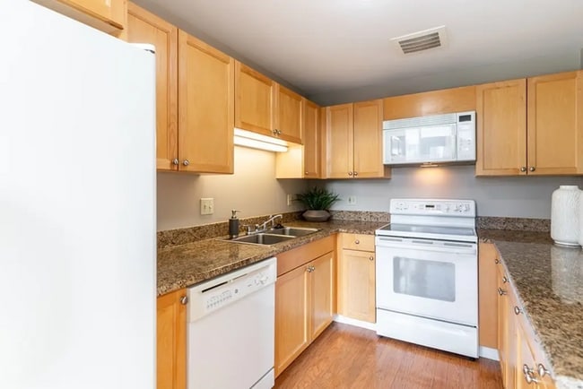 Building Photo - Modern Rental Unit in Prime West End / North Station Location