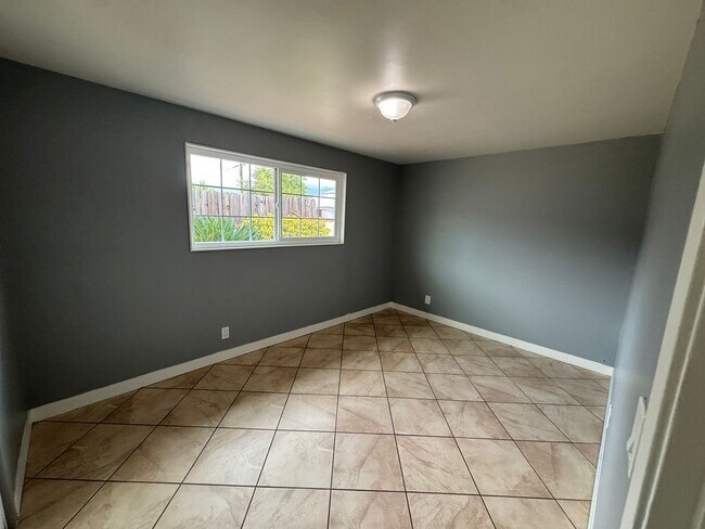 Building Photo - BEAUTIFUL TWO BEDROOM/ONE BATH HOME!