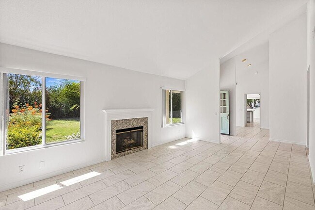 Building Photo - 43520 Via Magellan Dr