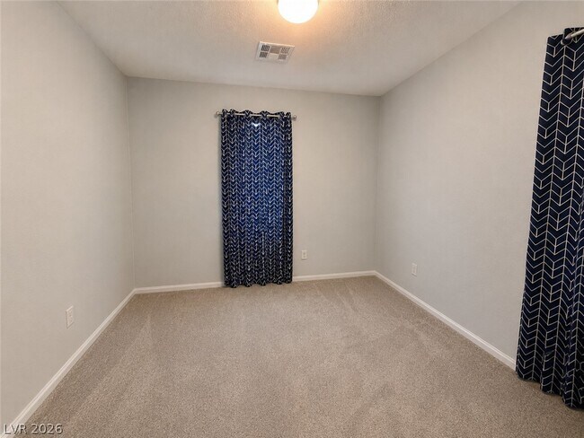 Building Photo - 125 Copper Pine Ave