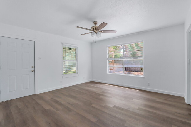 Building Photo - "Charming 3-Bedroom Sanctuary on Buckingha...