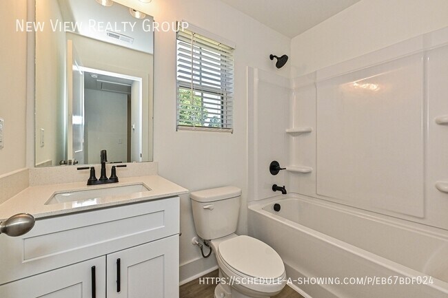 Building Photo - 580 Pleasant Ave