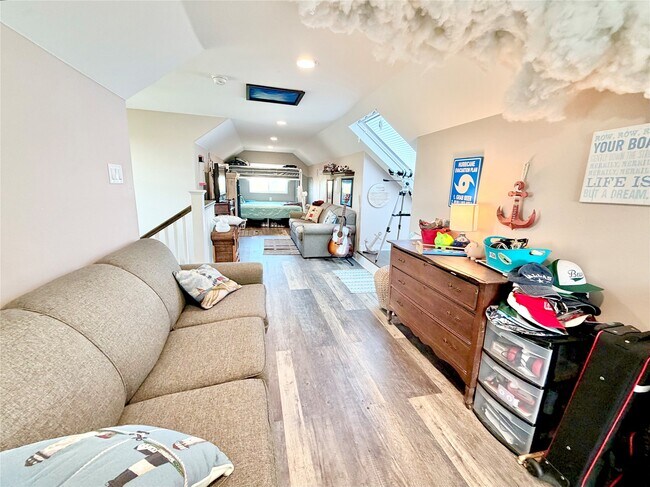 Building Photo - 1051 Honeysuckle