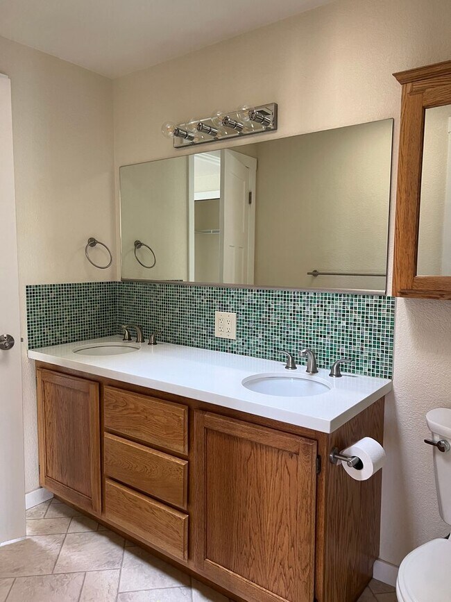 Building Photo - Mckinleyville 2 Bedroom Duplex