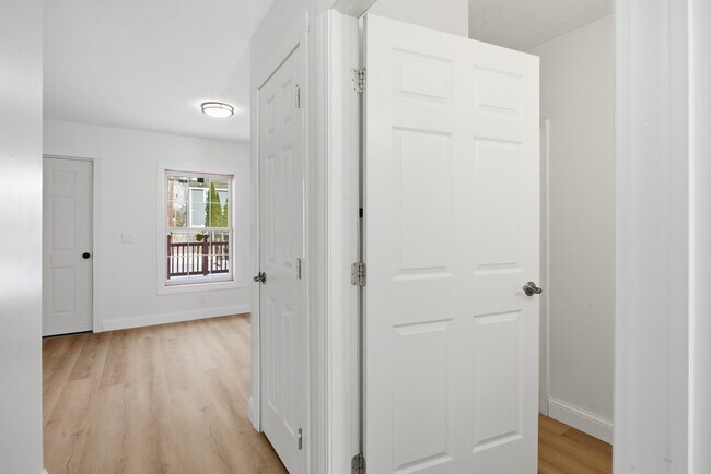 Building Photo - 35942 Vinewood St