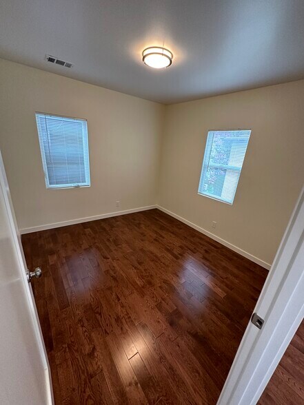 Building Photo - 769 Sunset Ave