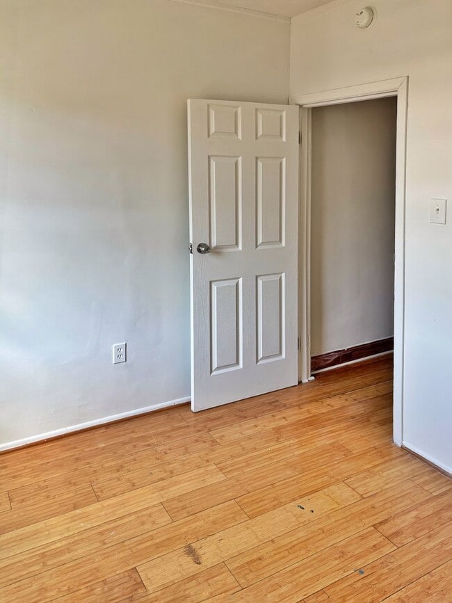 Building Photo - For Rent: 3 Bedroom, 1 Bath House – Availa...