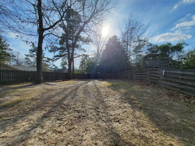 Building Photo - 147 King Edward Way