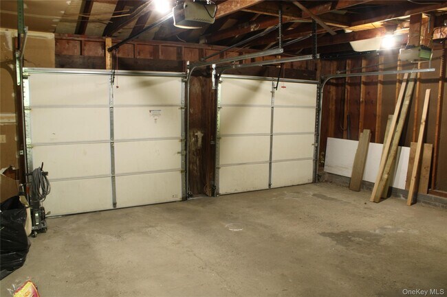 Building Photo - 8 Tanglewood Dr
