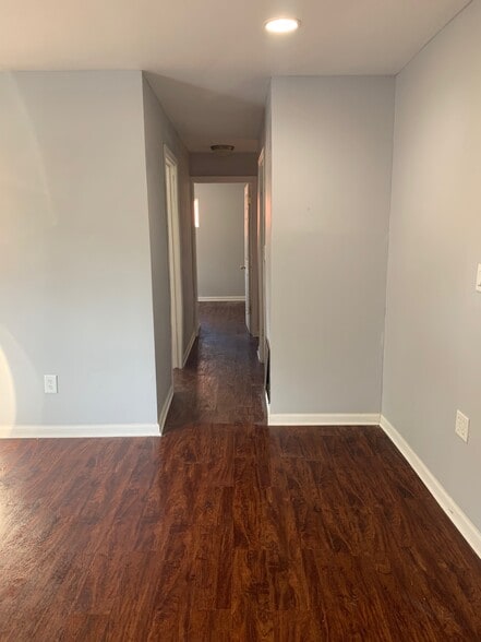 Building Photo - 2323 Marshalltown Ln