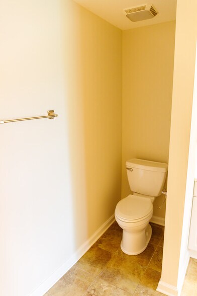 Building Photo - 116 America St