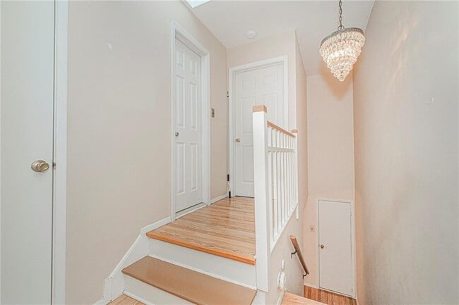 Building Photo - 709 Correll Ave