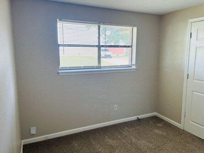 Building Photo - Wow! Check out this charming 4-bedroom, 1-...