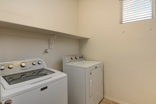 Building Photo - 253 Landing Trail