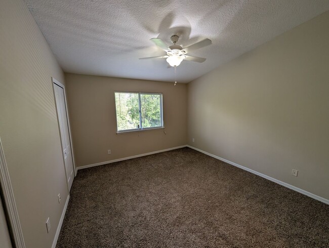 Building Photo - Spacious 2 Bed, 2.5 Bath Townhome in Gated...
