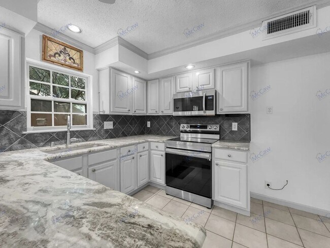 Building Photo - 767 Dove Cir