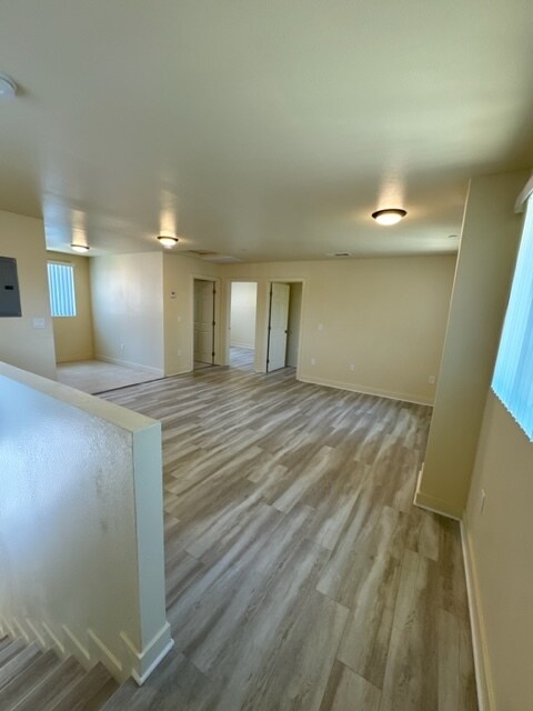 Building Photo - 151, 151 1/2, 153 E 87th Place