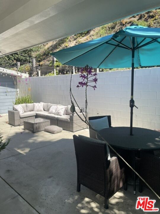 Building Photo - 3952 Las Flores Canyon Rd