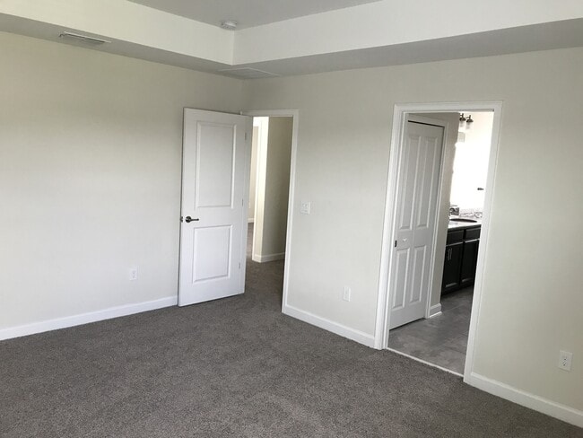 Building Photo - 5/3 Lake Nona/Moss park Home with FREE Lawncare, Internet, Cable and Phone