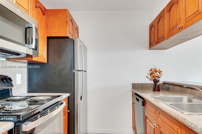 Building Photo - 8180 Geneva Ct