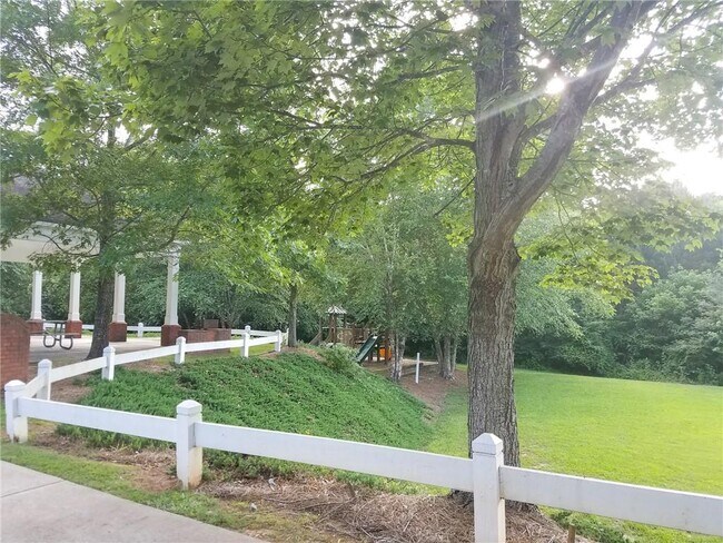 Building Photo - 2680 Hampton Park Dr