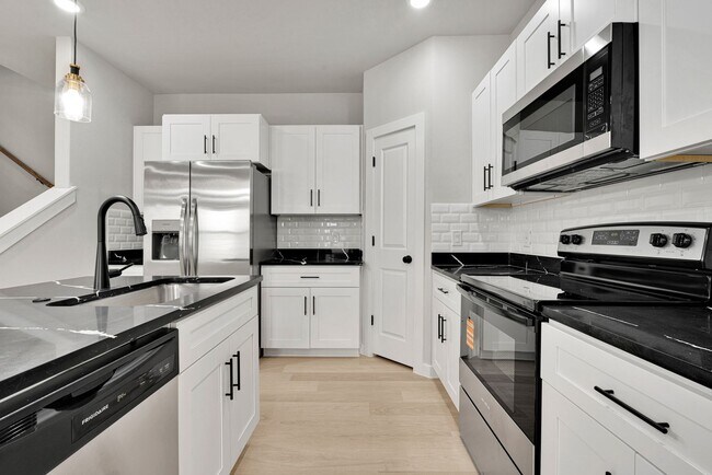 Building Photo - 521 Dakota St