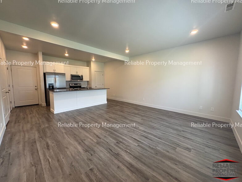 Building Photo - 140 S Emery Ln