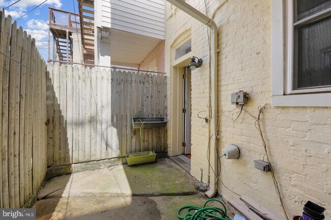 Building Photo - 1528 Covington St